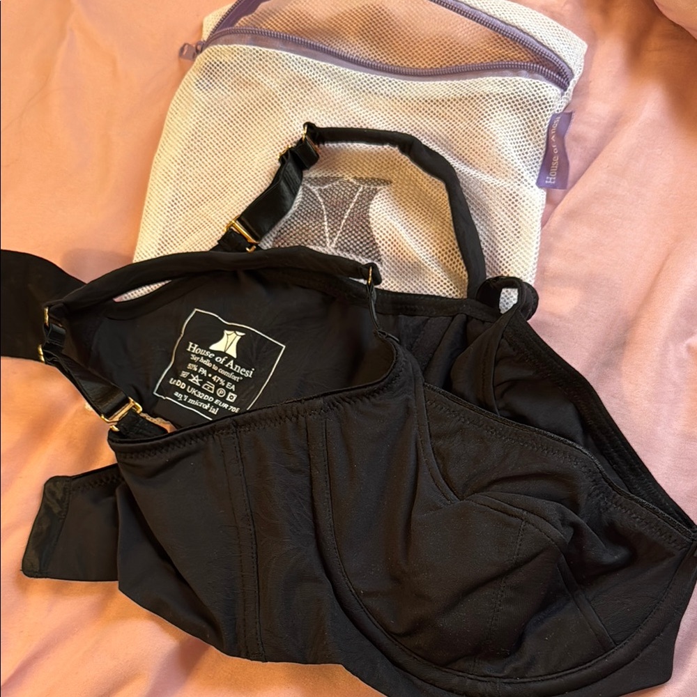 Black Bra House of Anesi